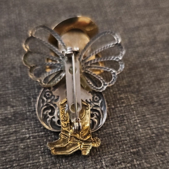 Elegant and ADORABLE Gold and Silver Angel Brooch with Hat, Boots And Bow - Picture 4 of 7
